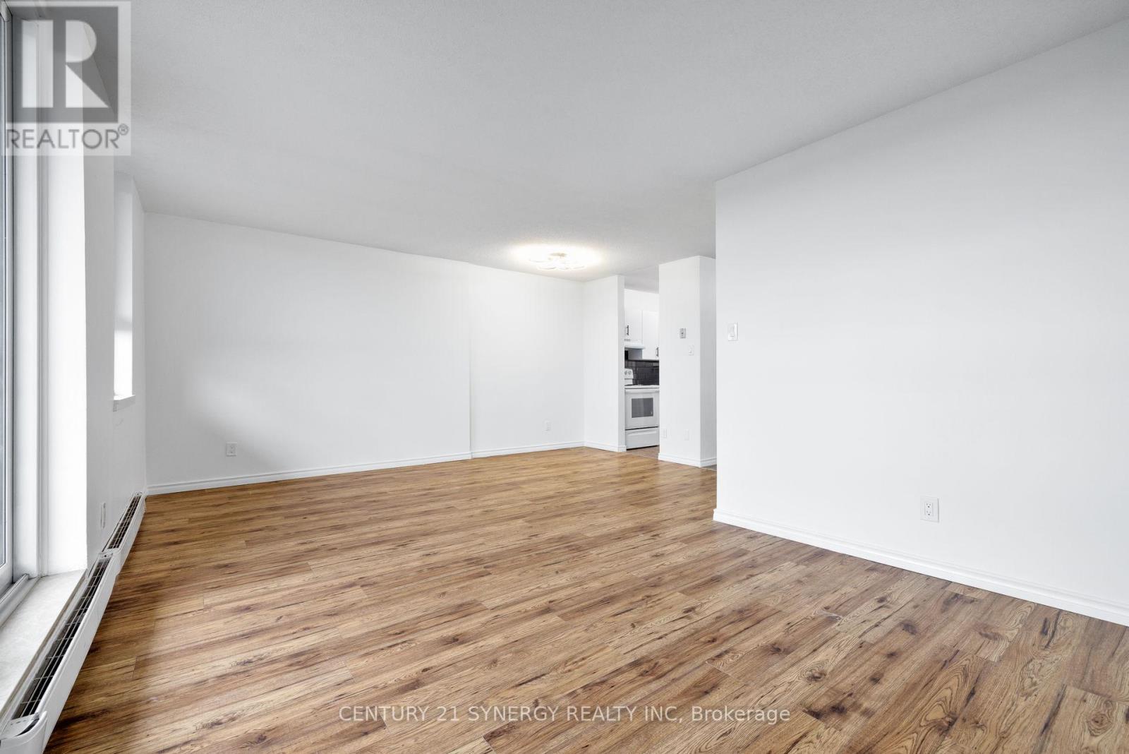 https://ddfcdn.realtor.ca/listing/TS638881124733470000/reb76/highres/8/x12284148_20.jpg