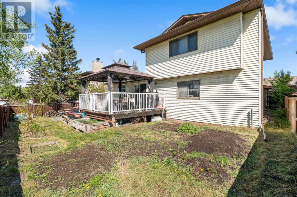 Single Family House for Sale in  Whitefield Crescent NE Whitehorn Calgary 