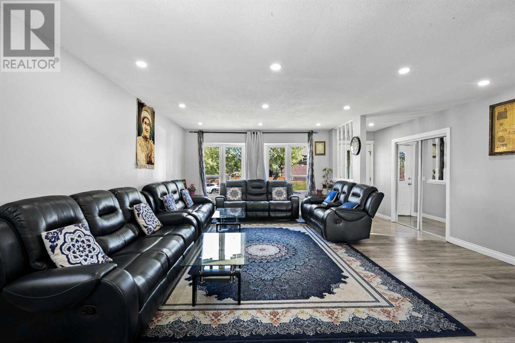 Single Family House for Sale in  Whitefield Crescent NE Whitehorn Calgary 