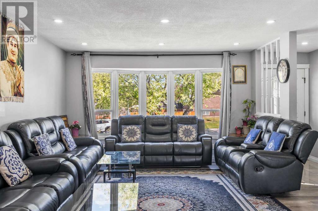Single Family House for Sale in  Whitefield Crescent NE Whitehorn Calgary 
