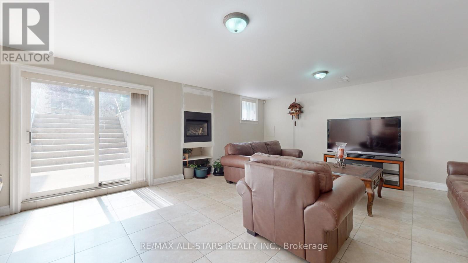 70 RICHARD LOVAT COURT - 45