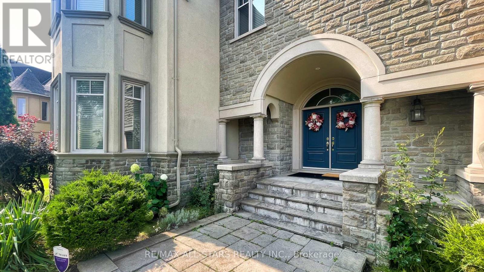 70 RICHARD LOVAT COURT - 3