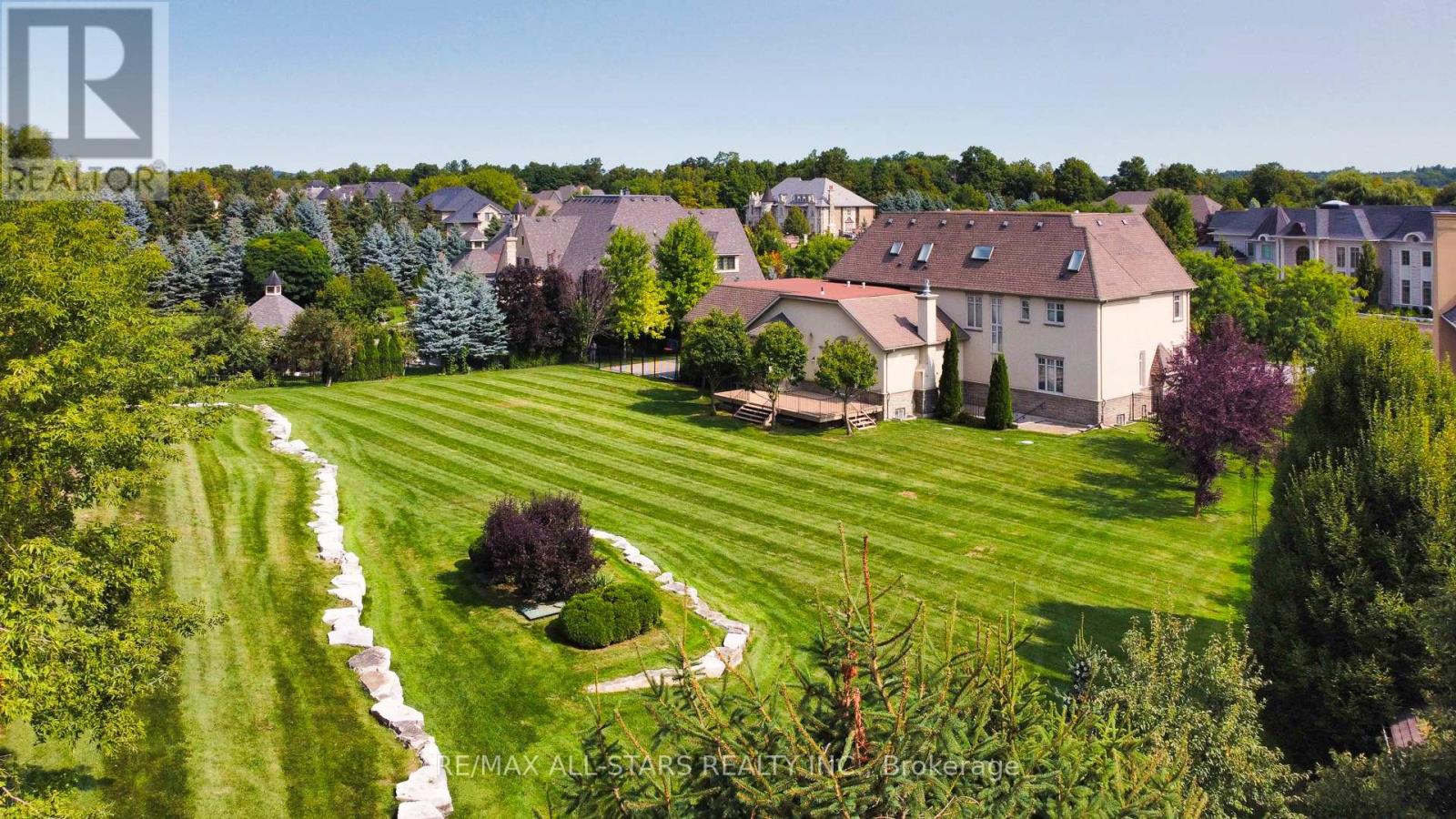 70 RICHARD LOVAT COURT - 5