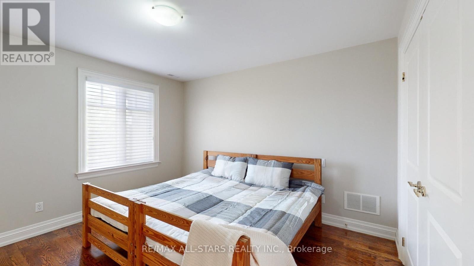 70 RICHARD LOVAT COURT - 41