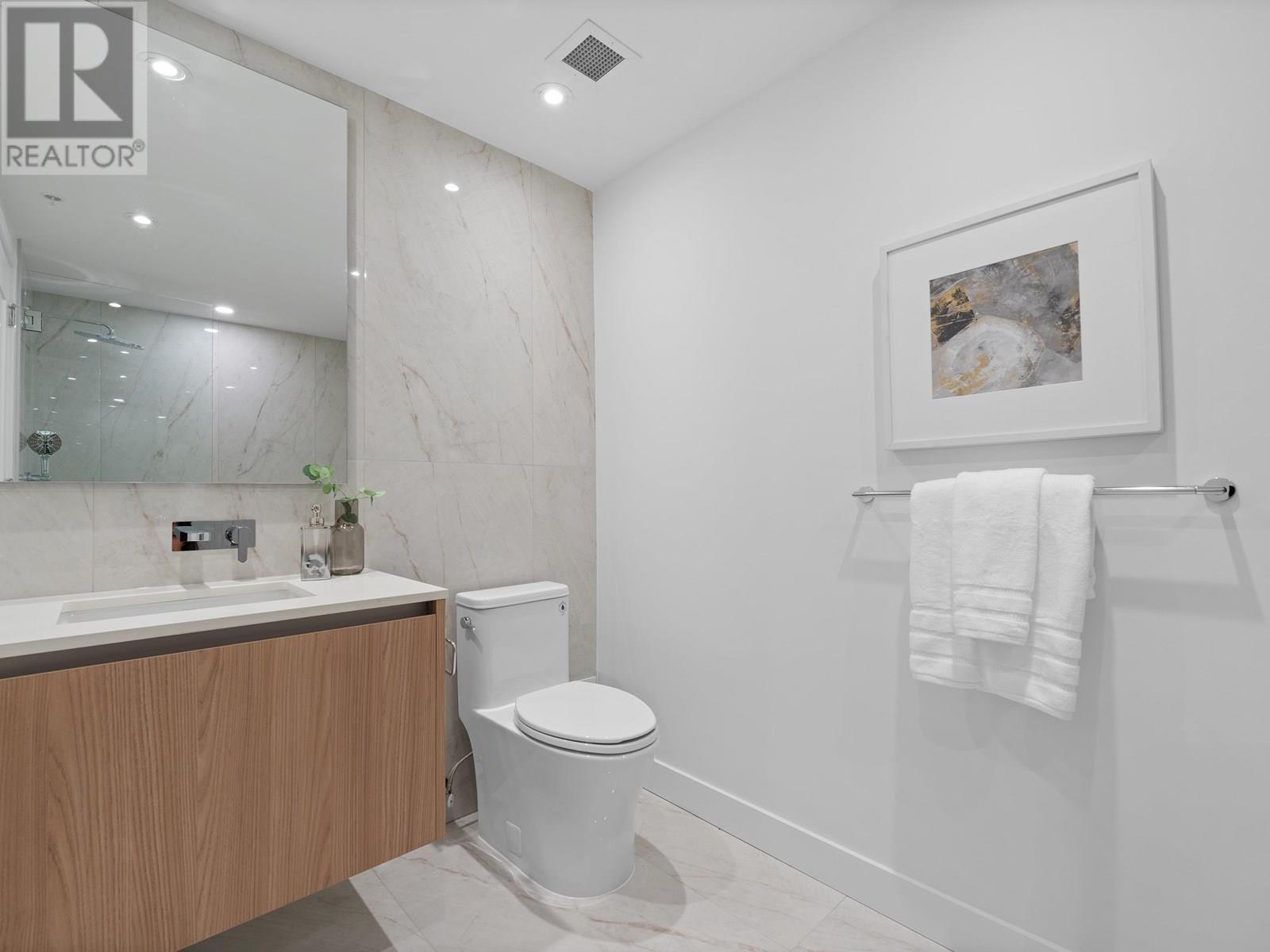 Photo 4 of 407 135 E 13 Street, North Vancouver BC