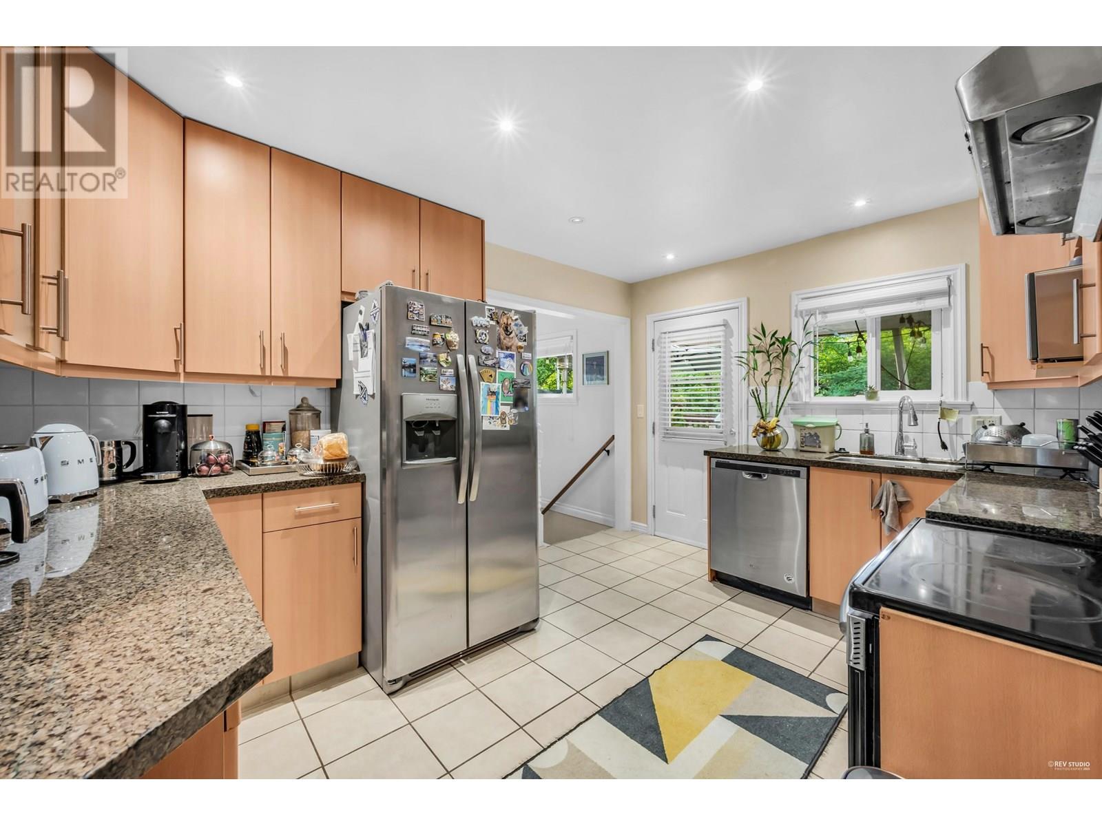 Photo 12 of 1052 Montroyal Boulevard, North Vancouver BC
