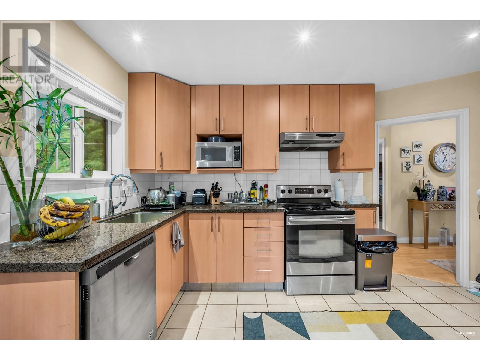 Photo 14 of 1052 Montroyal Boulevard, North Vancouver BC