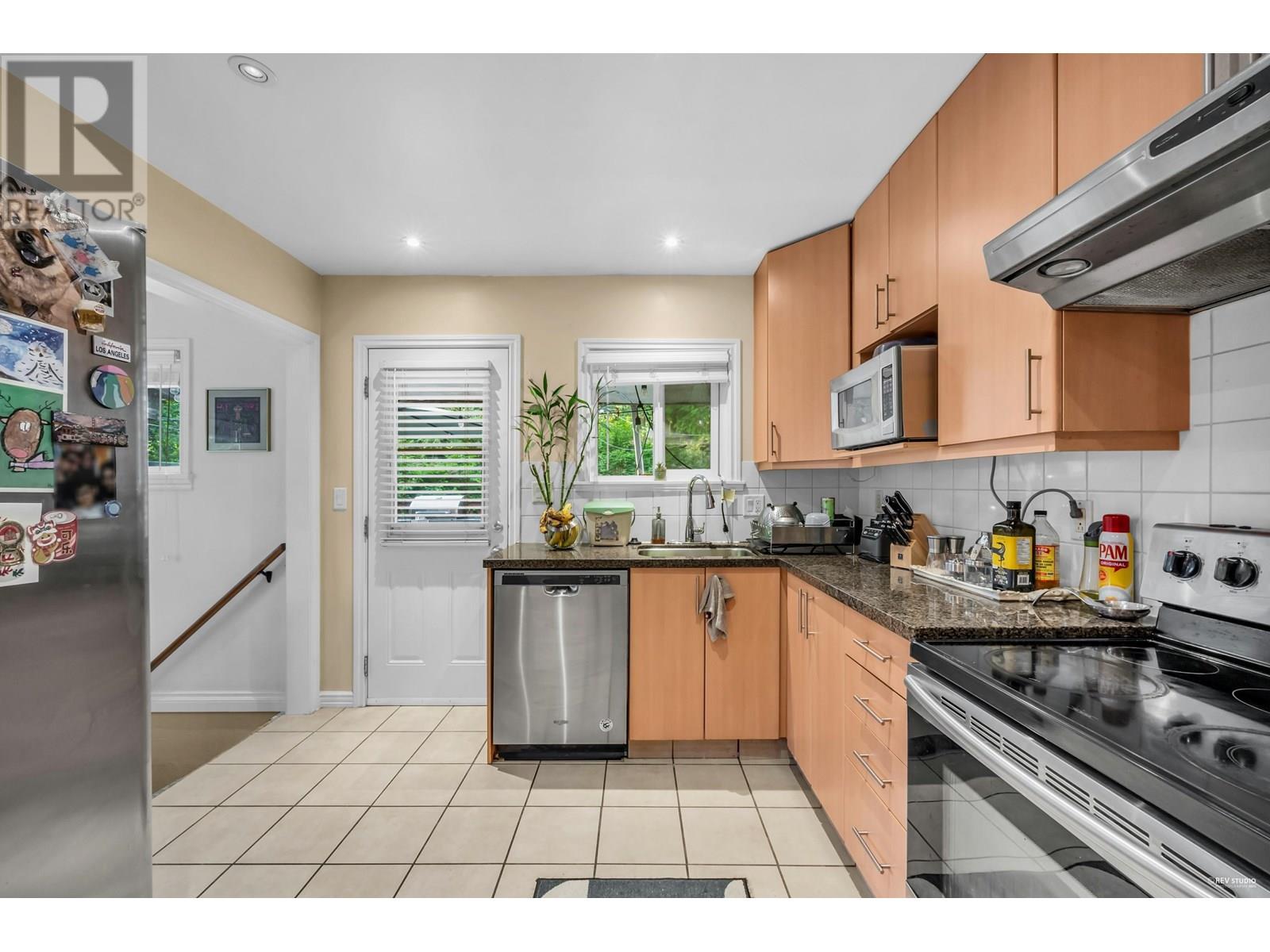 Photo 15 of 1052 Montroyal Boulevard, North Vancouver BC