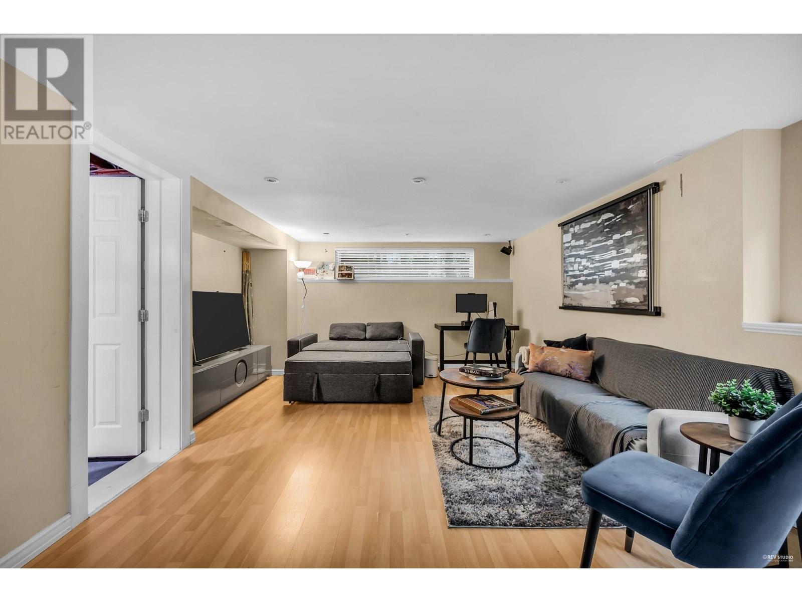 Photo 16 of 1052 Montroyal Boulevard, North Vancouver BC