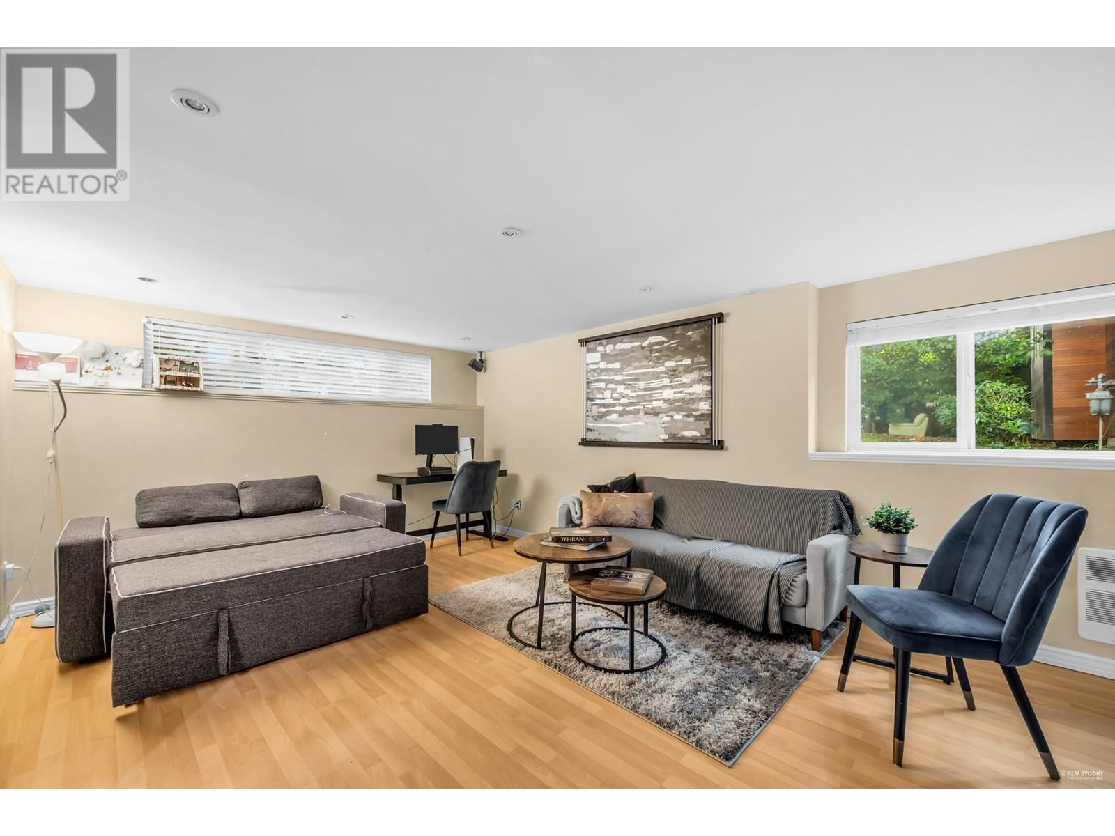 Photo 17 of 1052 Montroyal Boulevard, North Vancouver BC