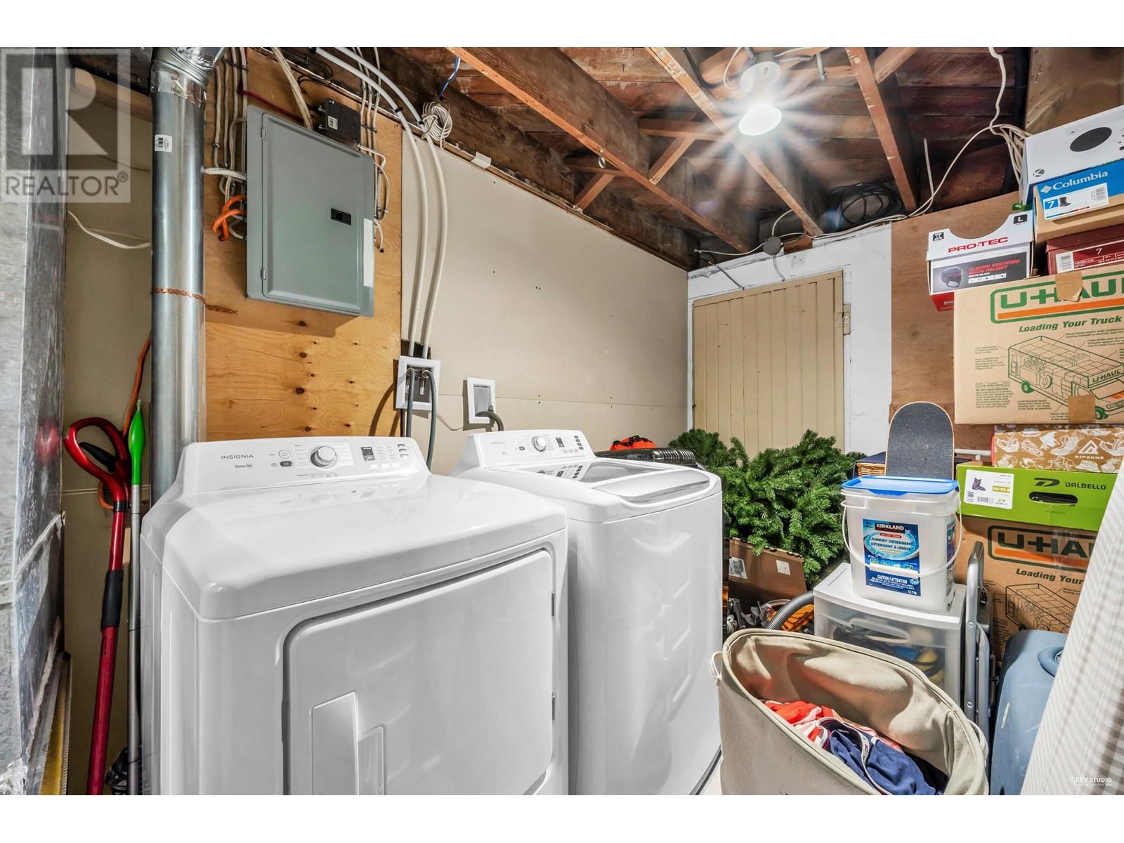 Photo 18 of 1052 Montroyal Boulevard, North Vancouver BC