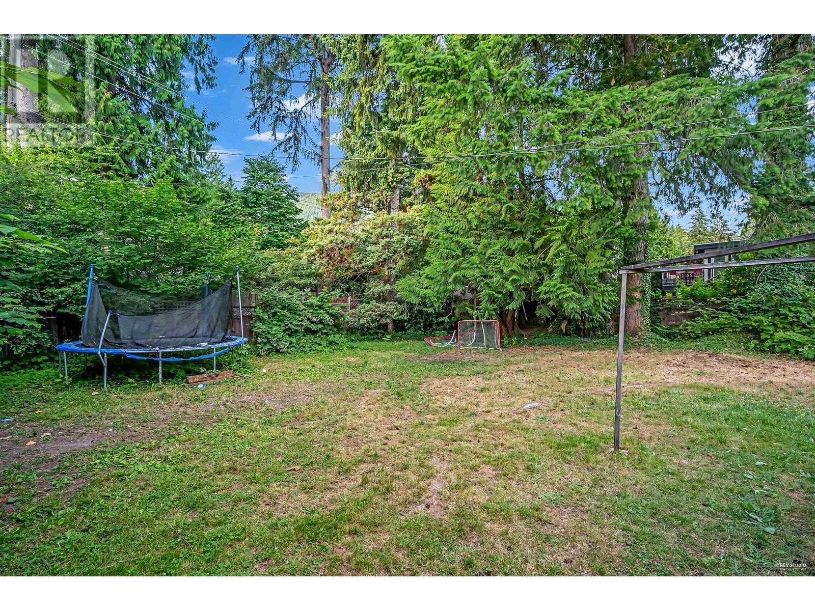 Photo 28 of 1052 Montroyal Boulevard, North Vancouver BC