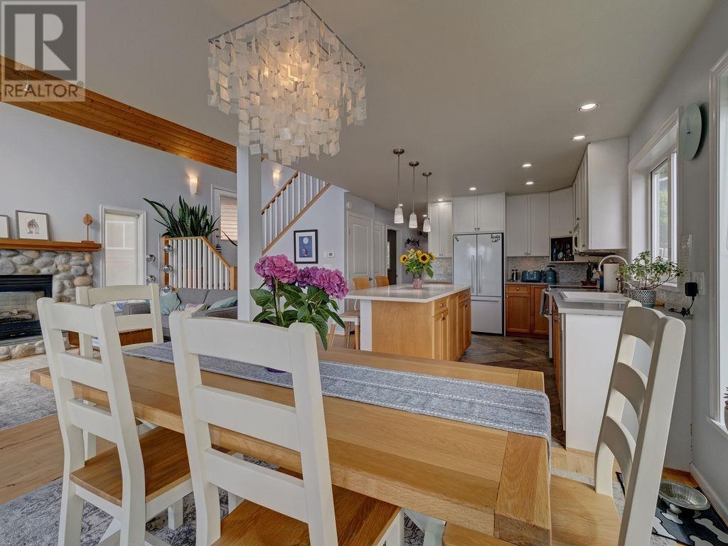 481 CENTRAL AVENUE, Gibsons