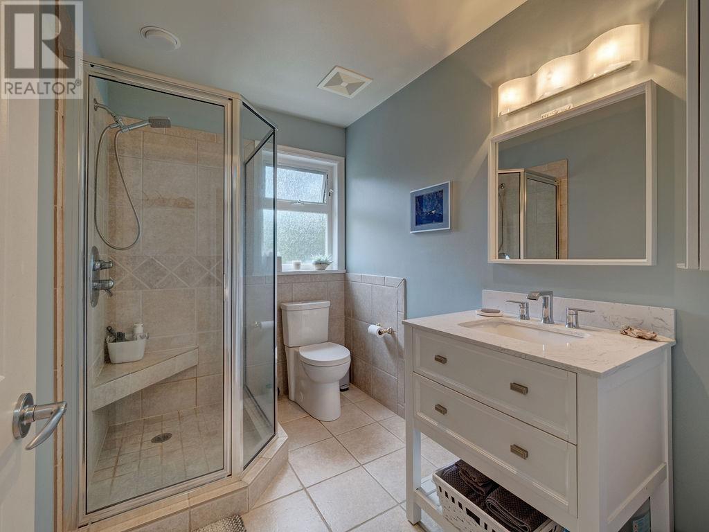 481 CENTRAL AVENUE, Gibsons