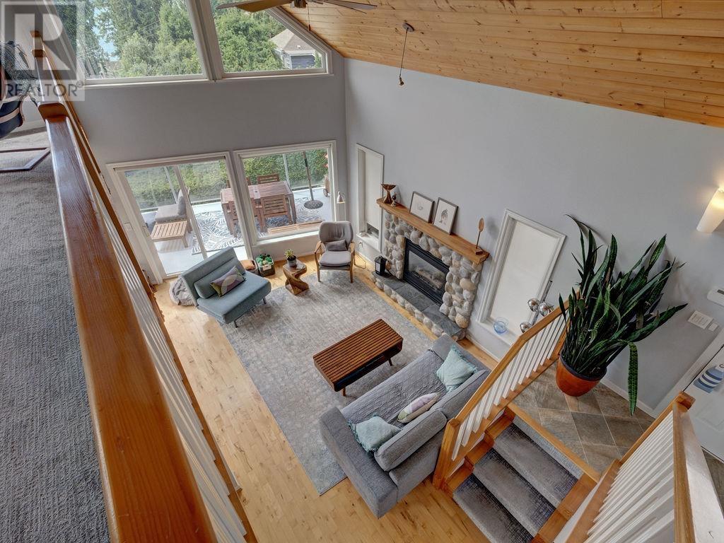 481 CENTRAL AVENUE, Gibsons