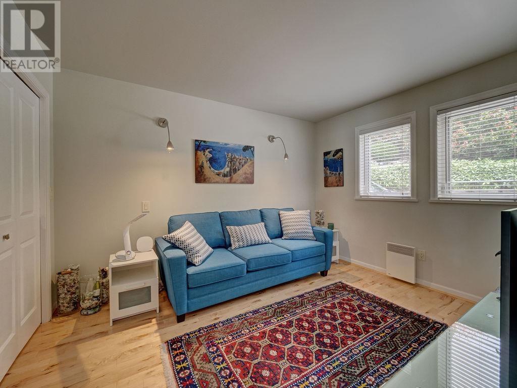 481 CENTRAL AVENUE, Gibsons