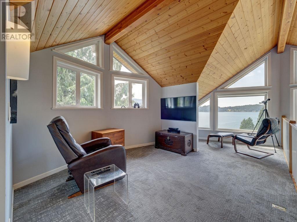 481 CENTRAL AVENUE, Gibsons