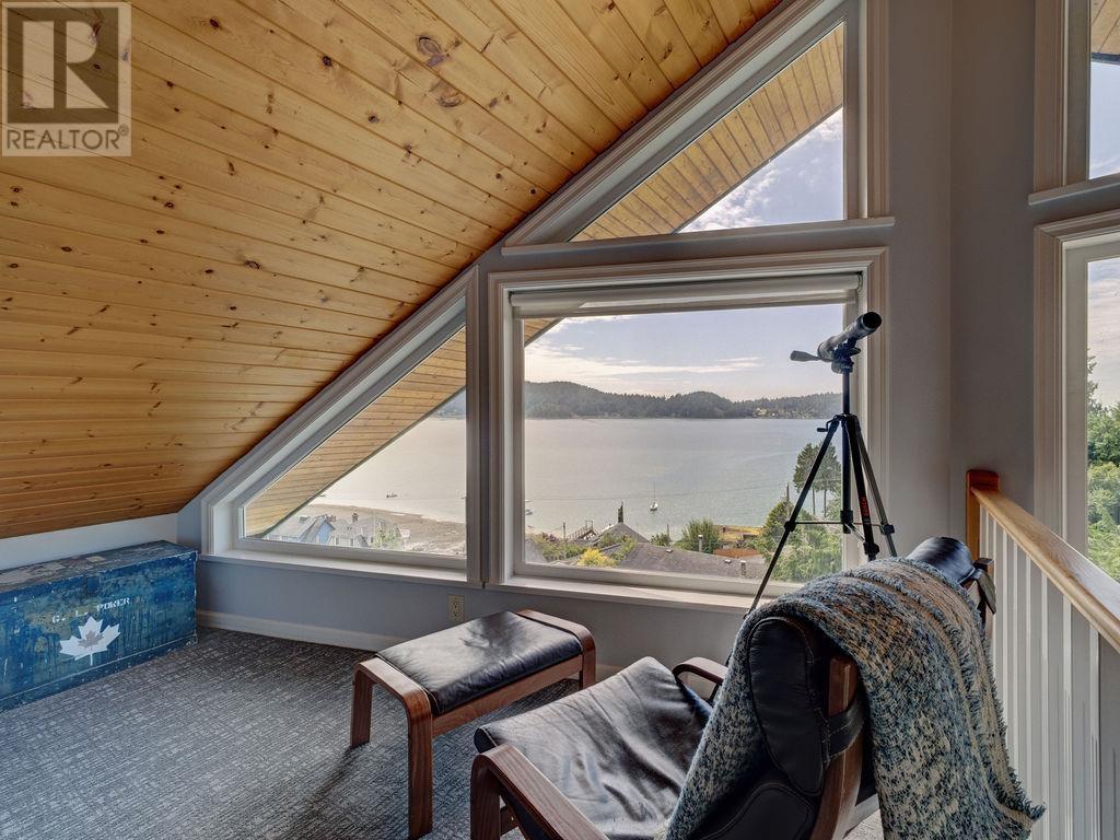 481 CENTRAL AVENUE, Gibsons