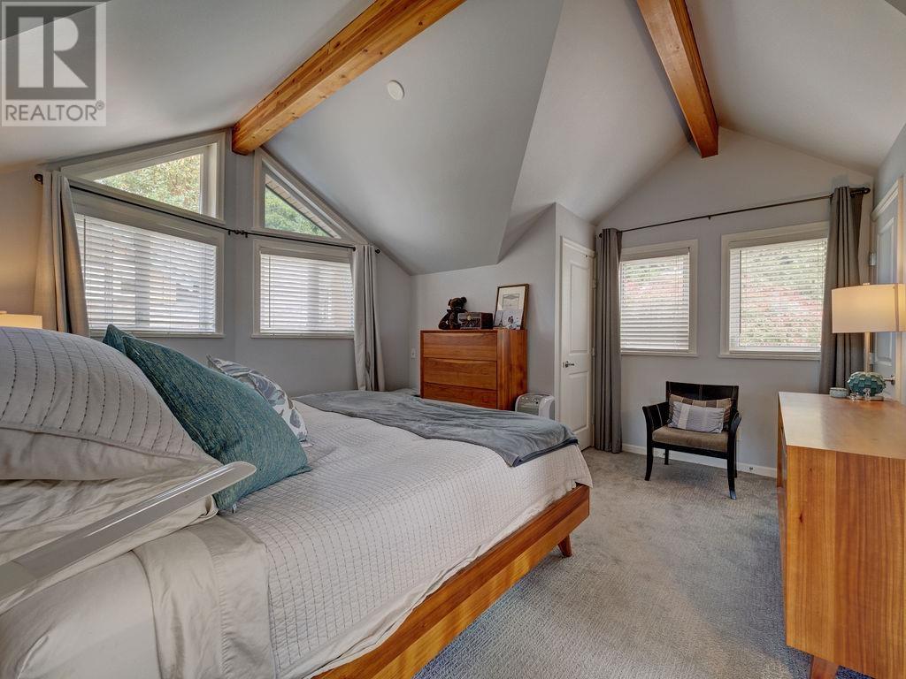 481 CENTRAL AVENUE, Gibsons