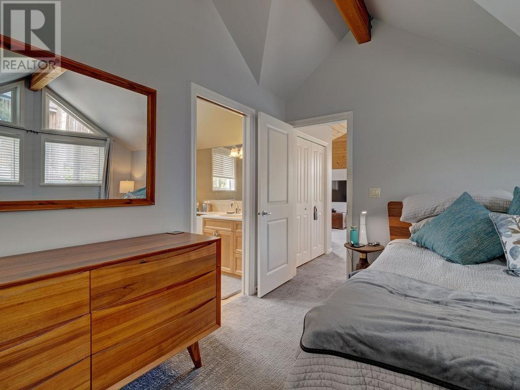 481 CENTRAL AVENUE, Gibsons