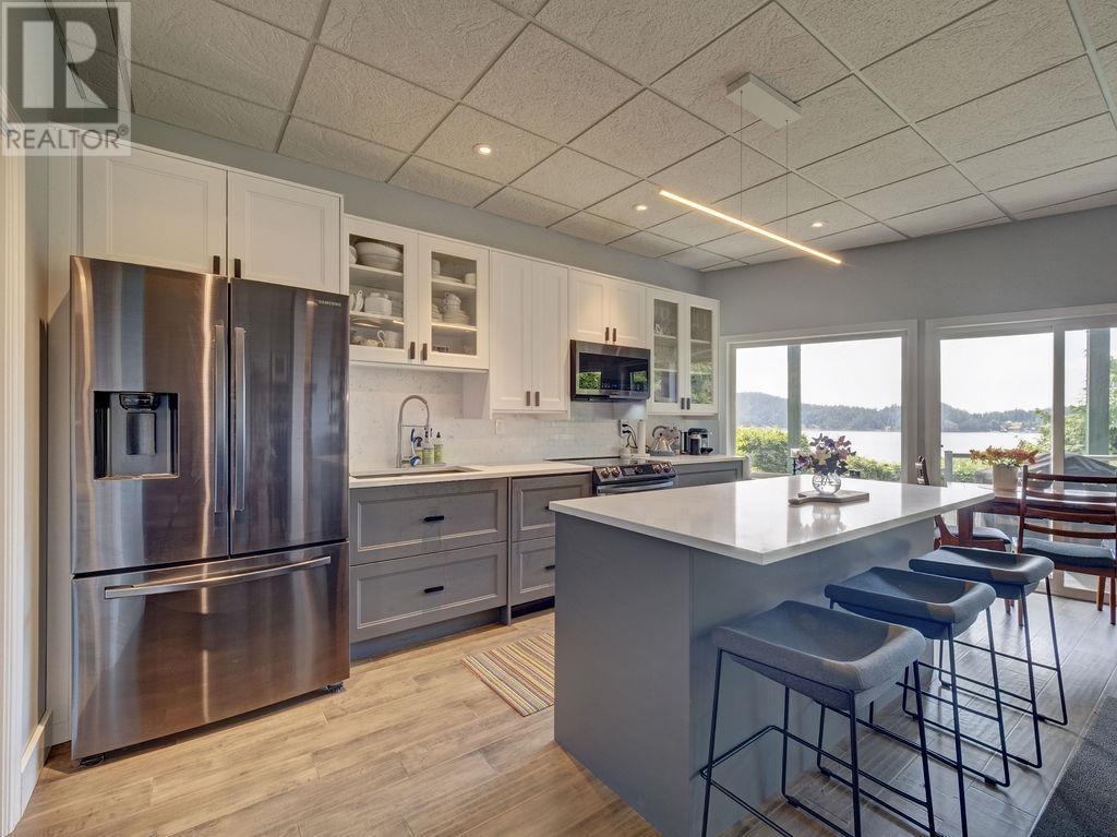 481 CENTRAL AVENUE, Gibsons