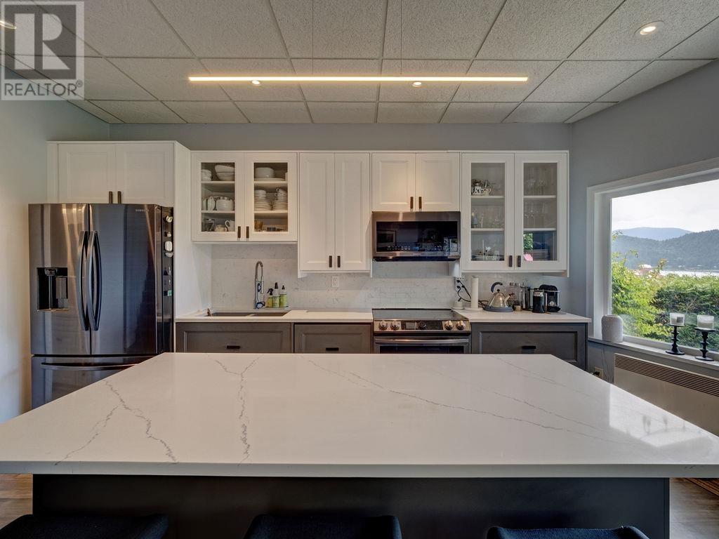 481 CENTRAL AVENUE, Gibsons