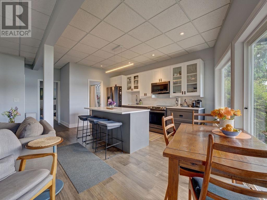 481 CENTRAL AVENUE, Gibsons