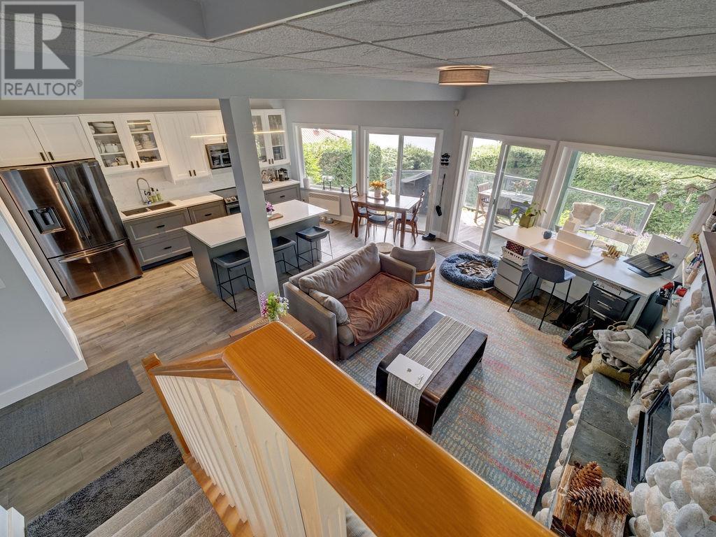 481 CENTRAL AVENUE, Gibsons