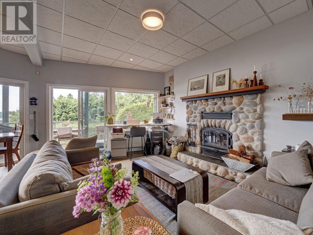 481 CENTRAL AVENUE, Gibsons