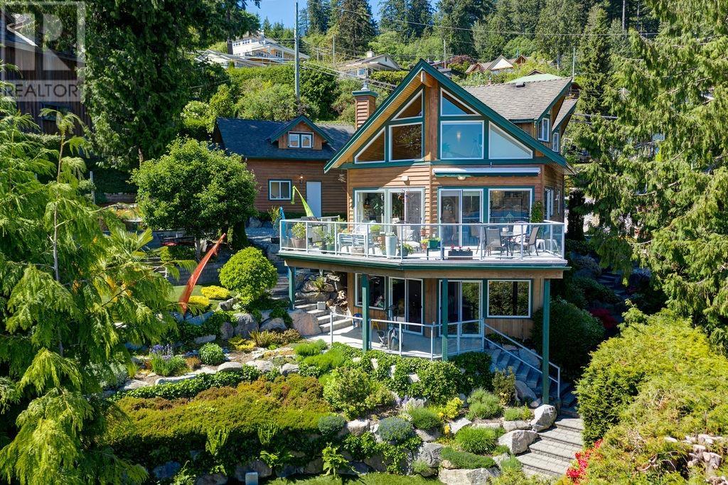 481 CENTRAL AVENUE, Gibsons