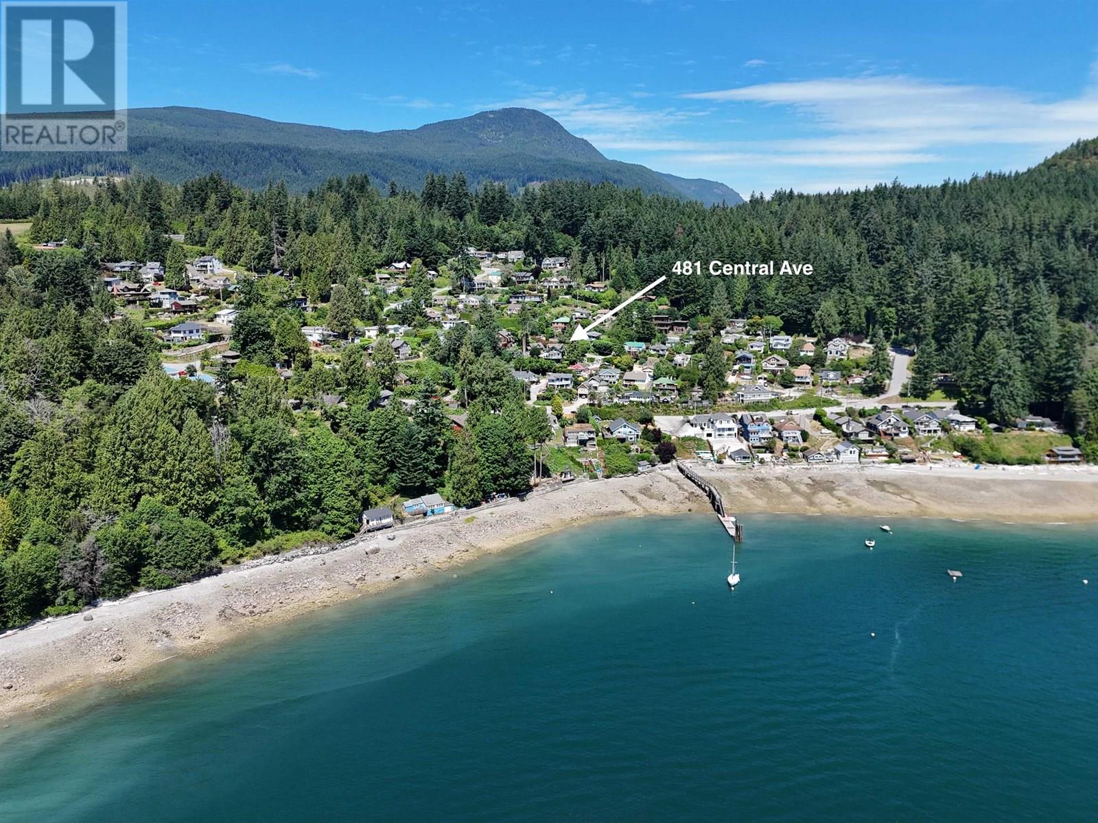 481 CENTRAL AVENUE, Gibsons