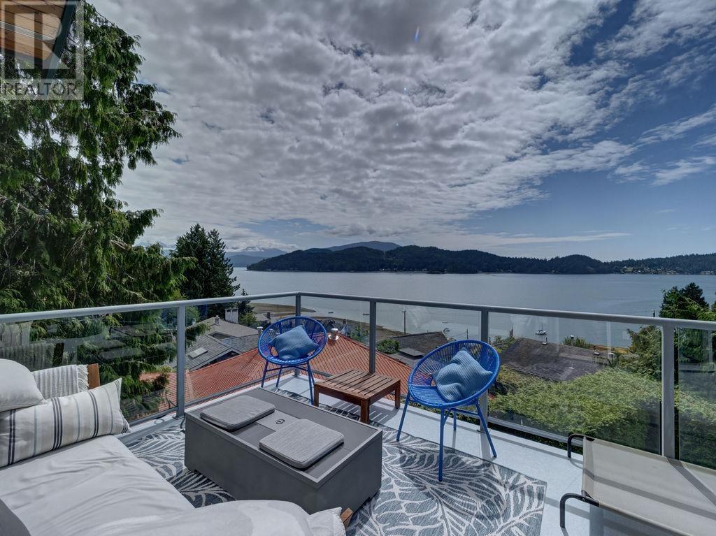 481 CENTRAL AVENUE, Gibsons