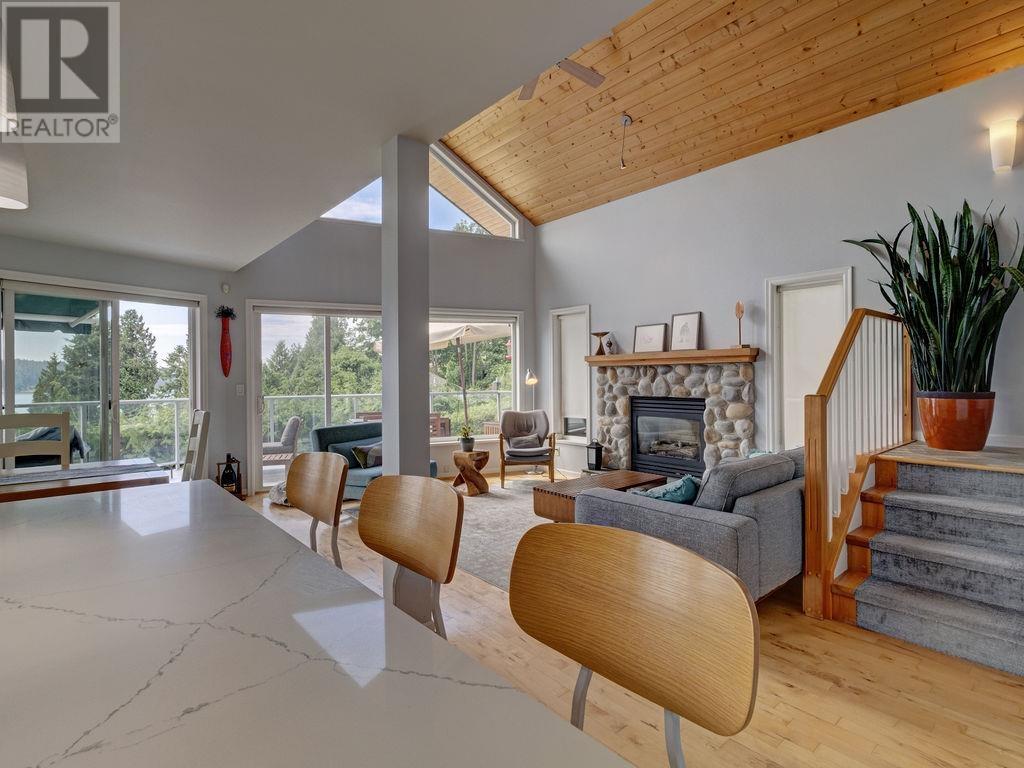 481 CENTRAL AVENUE, Gibsons