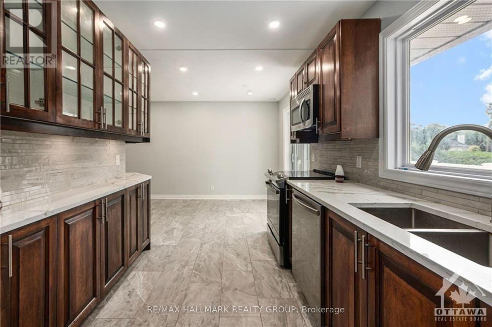 Photo 10 of 1680 Fisher Avenue, Ottawa ON