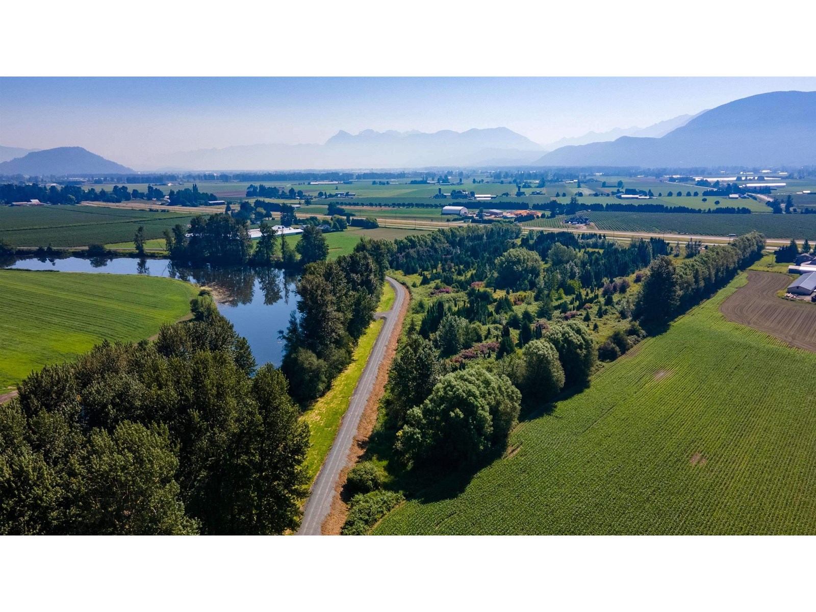 Photo 10 of 39881 North Parallel Road, Abbotsford BC