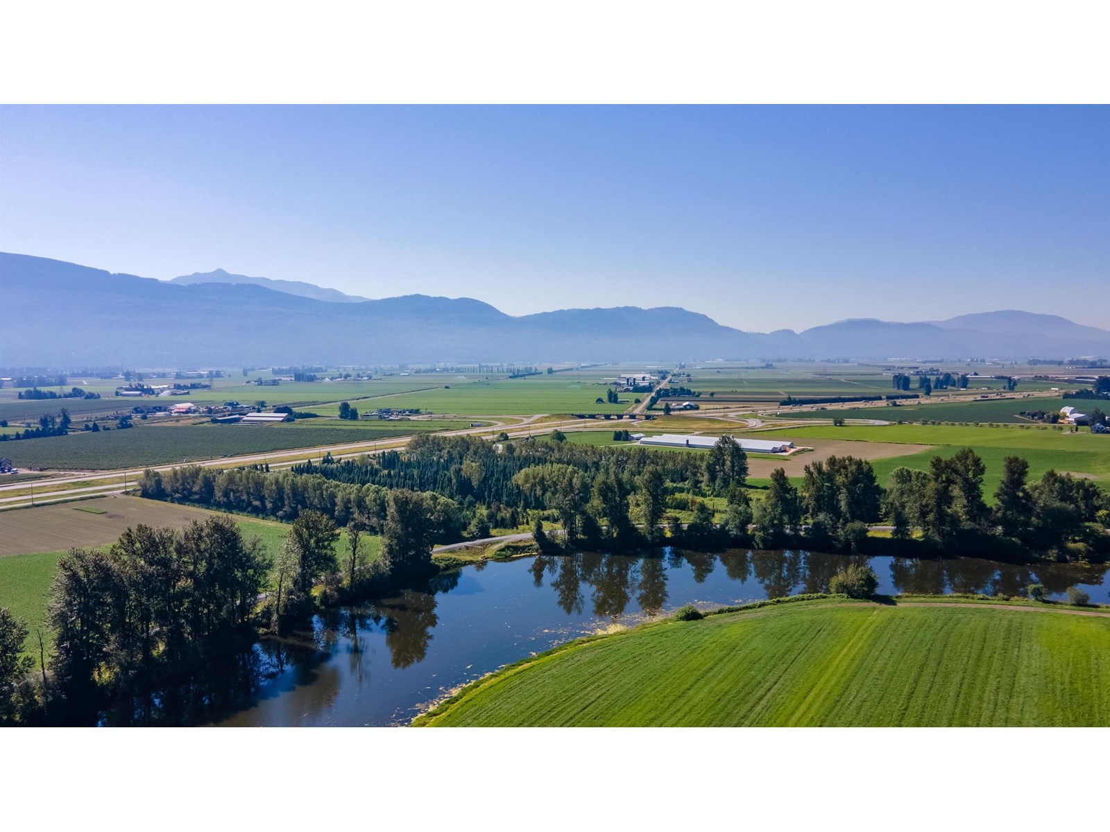 Photo 7 of 39881 North Parallel Road, Abbotsford BC