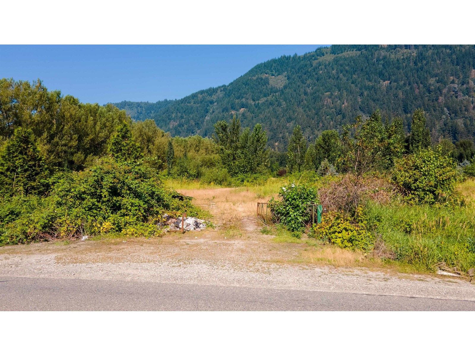 Photo 15 of 39881 North Parallel Road, Abbotsford BC