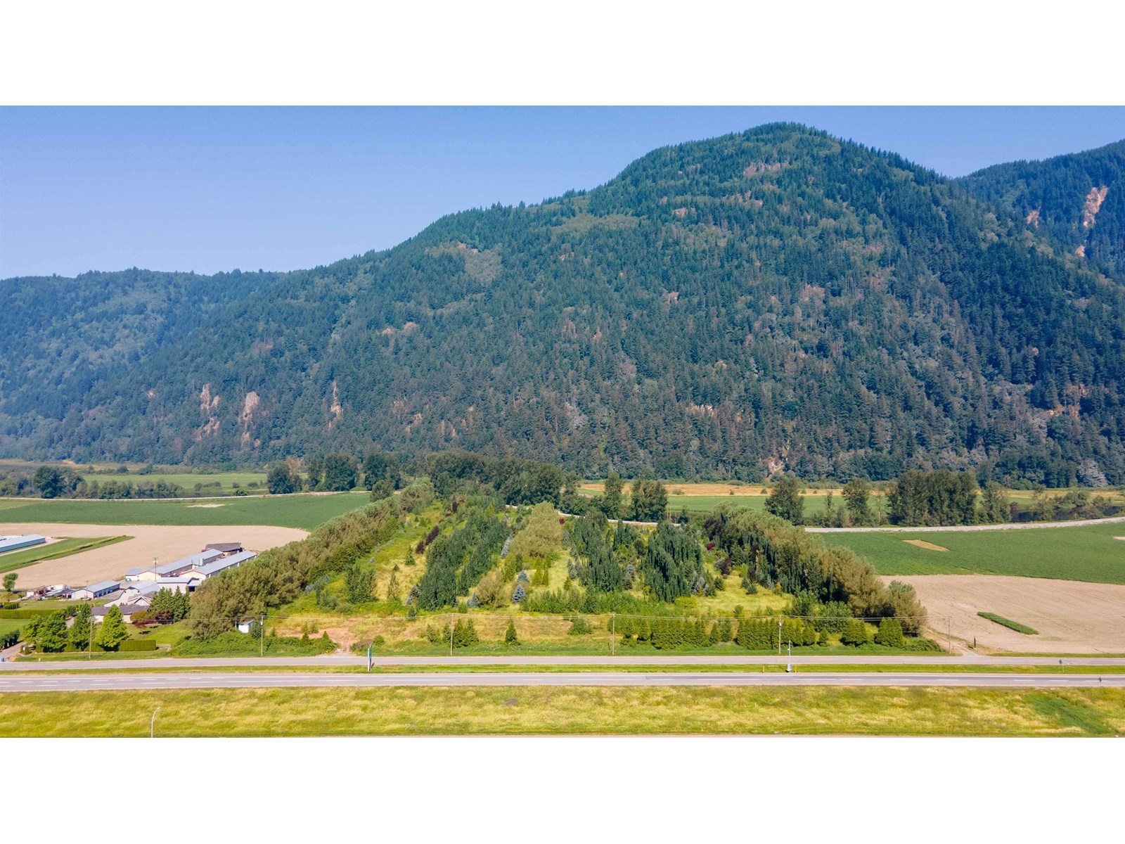 Photo 13 of 39881 North Parallel Road, Abbotsford BC