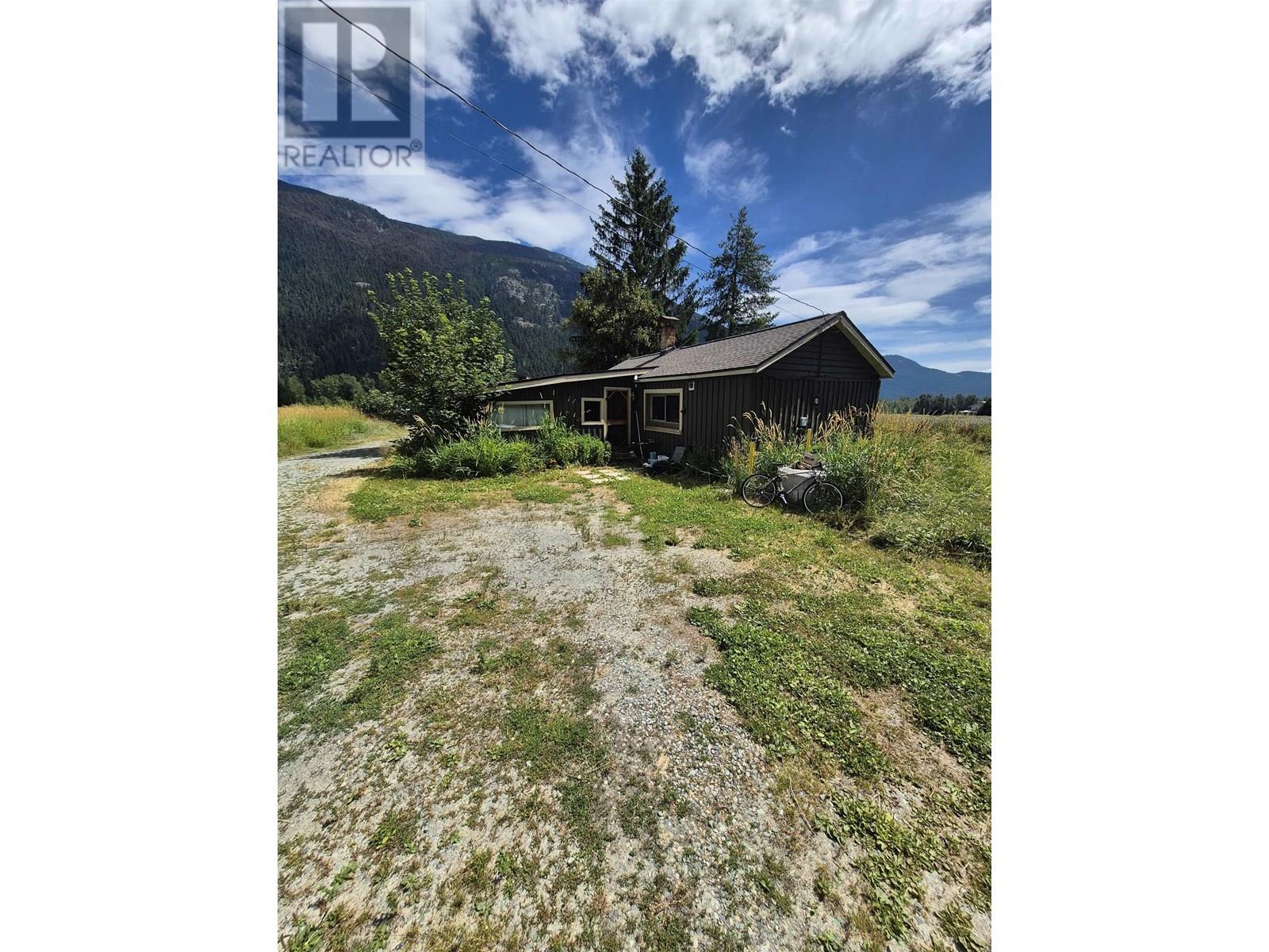8184 PEMBERTON MEADOWS ROAD, Pemberton