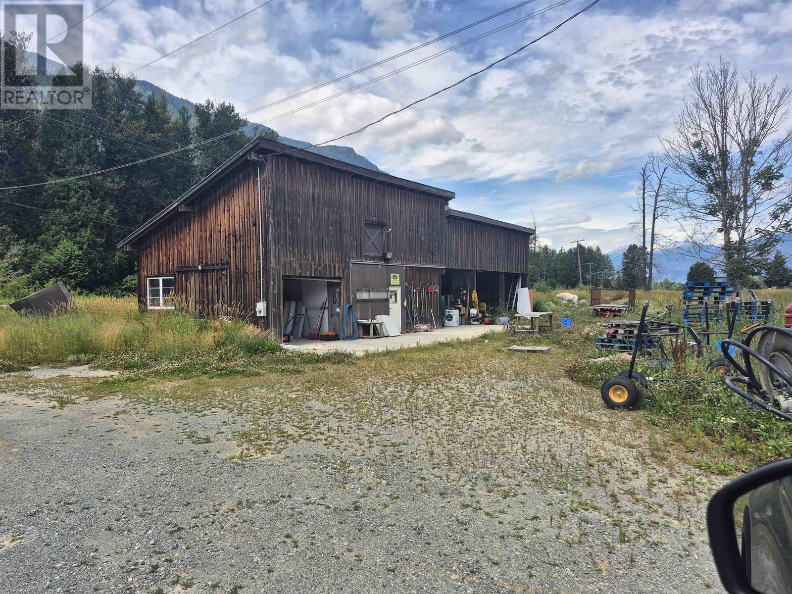 8184 PEMBERTON MEADOWS ROAD, Pemberton