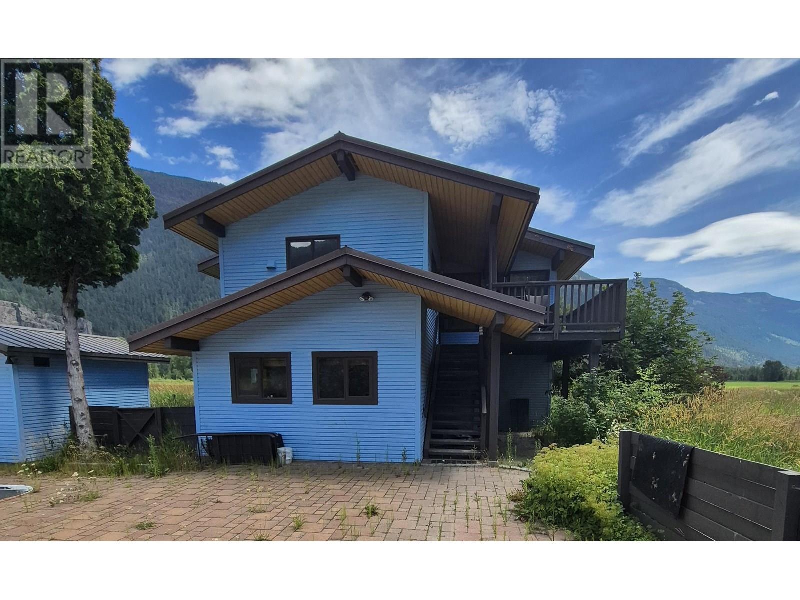 8184 PEMBERTON MEADOWS ROAD, Pemberton