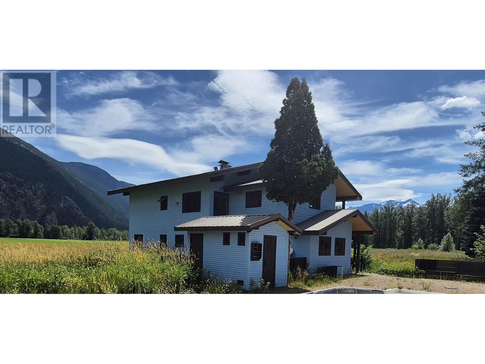 8184 PEMBERTON MEADOWS ROAD, Pemberton