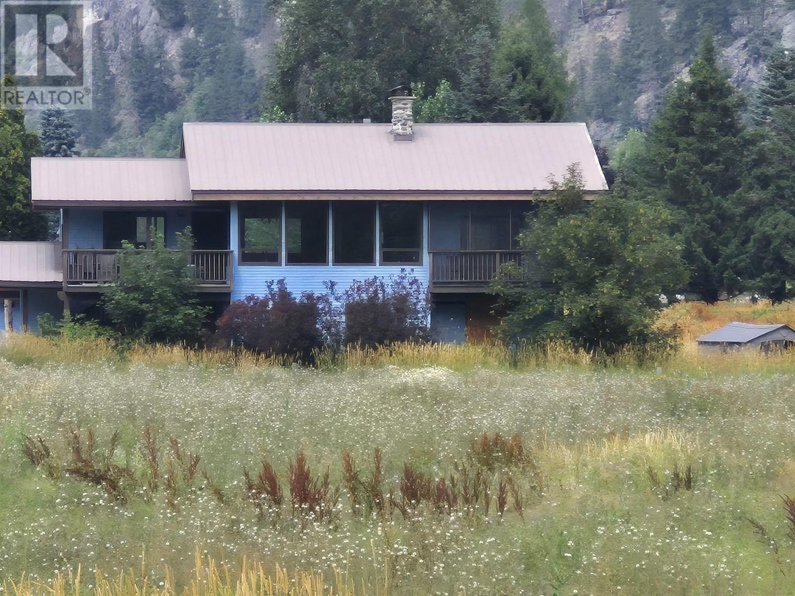 8184 PEMBERTON MEADOWS ROAD, Pemberton