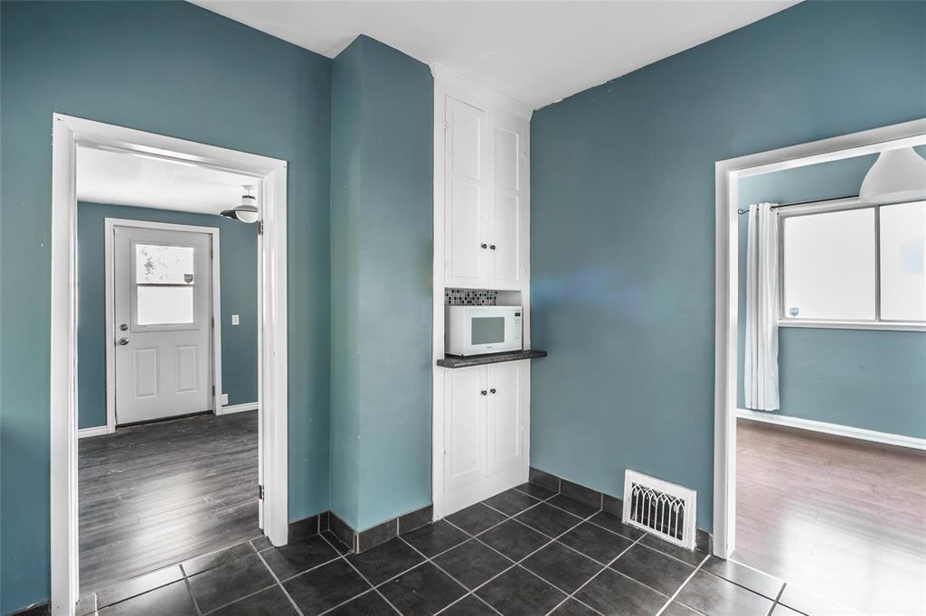 Photo 9 of 143 Enfield Crescent, Winnipeg MB