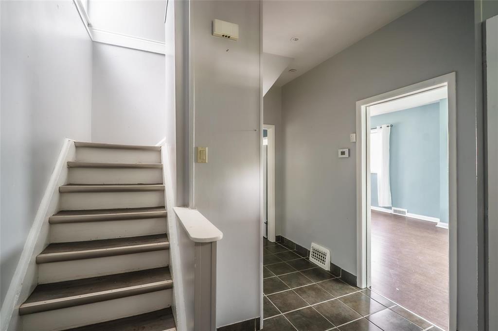 Photo 4 of 143 Enfield Crescent, Winnipeg MB