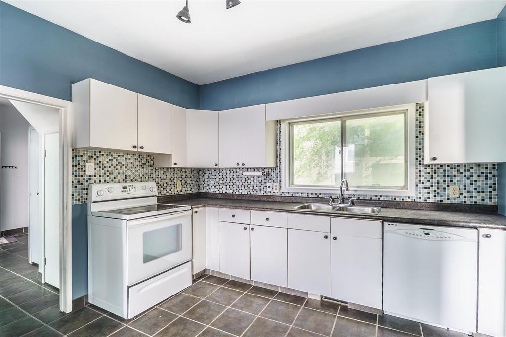 Photo 8 of 143 Enfield Crescent, Winnipeg MB