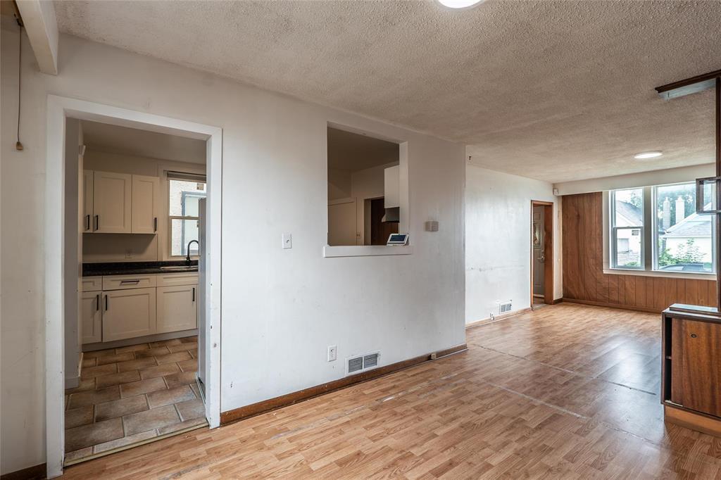 Photo 8 of 1464 Alexander Avenue, Winnipeg MB