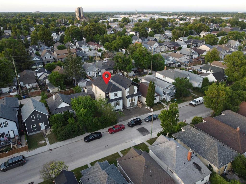 Photo 30 of 381 Martin Avenue W, Winnipeg MB