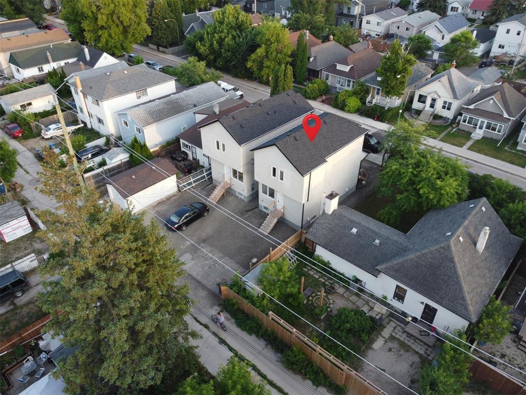 Photo 3 of 381 Martin Avenue W, Winnipeg MB