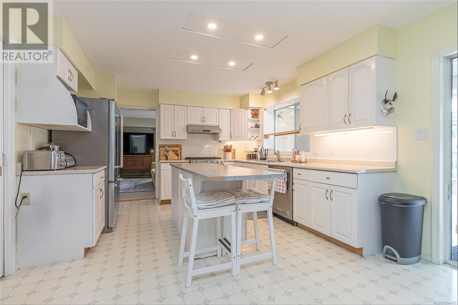 Photo 2 of 1828 Latimer Rd, Nanaimo BC